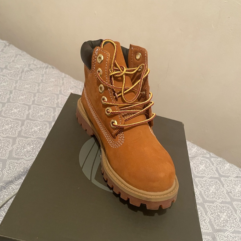 My son only wear it once for a photo shoot !